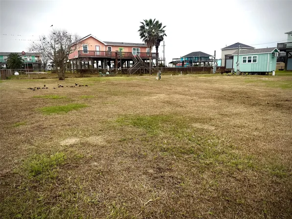 1977 Avenue E Point, Pt Bolivar, TX 77650