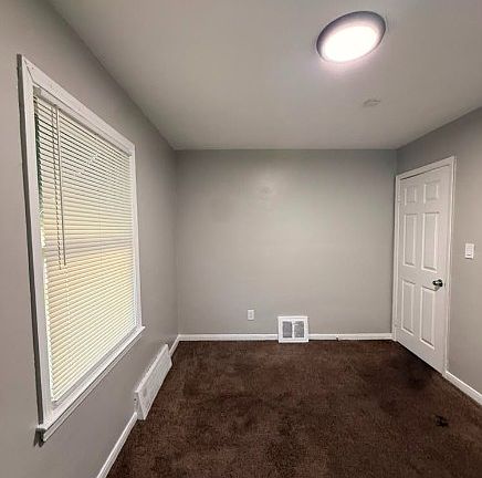 4th image of 19307 Lindsay St