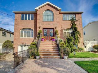 85 Center St, Staten Island, NY 10306