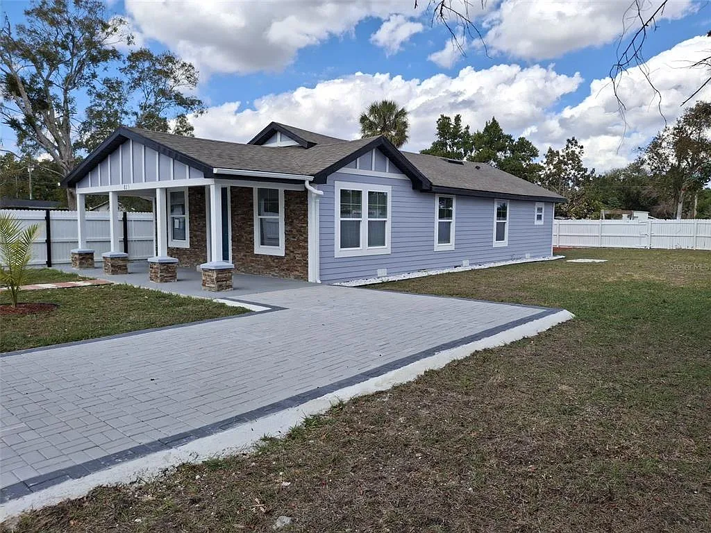 3 bed, 1.0 bath, 1152 sqft, $1,700 — Photo 3