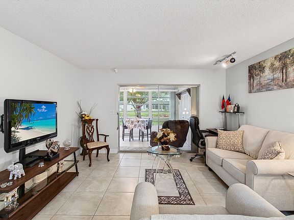 5th image of 136 Lake Rebecca Dr