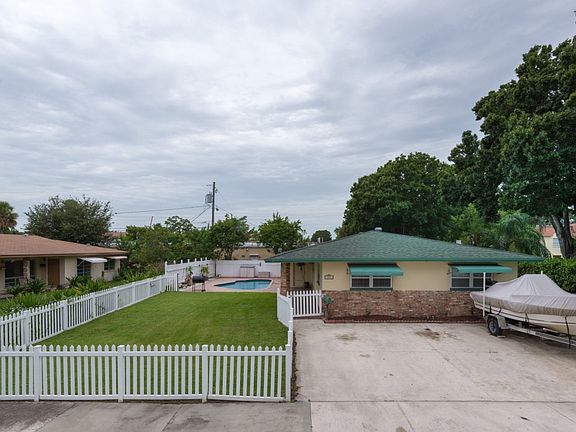 2nd image of 209 SE 1st Ave