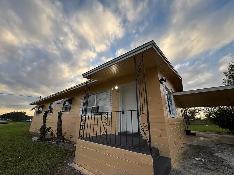 416 Sun Ct — Photo 1