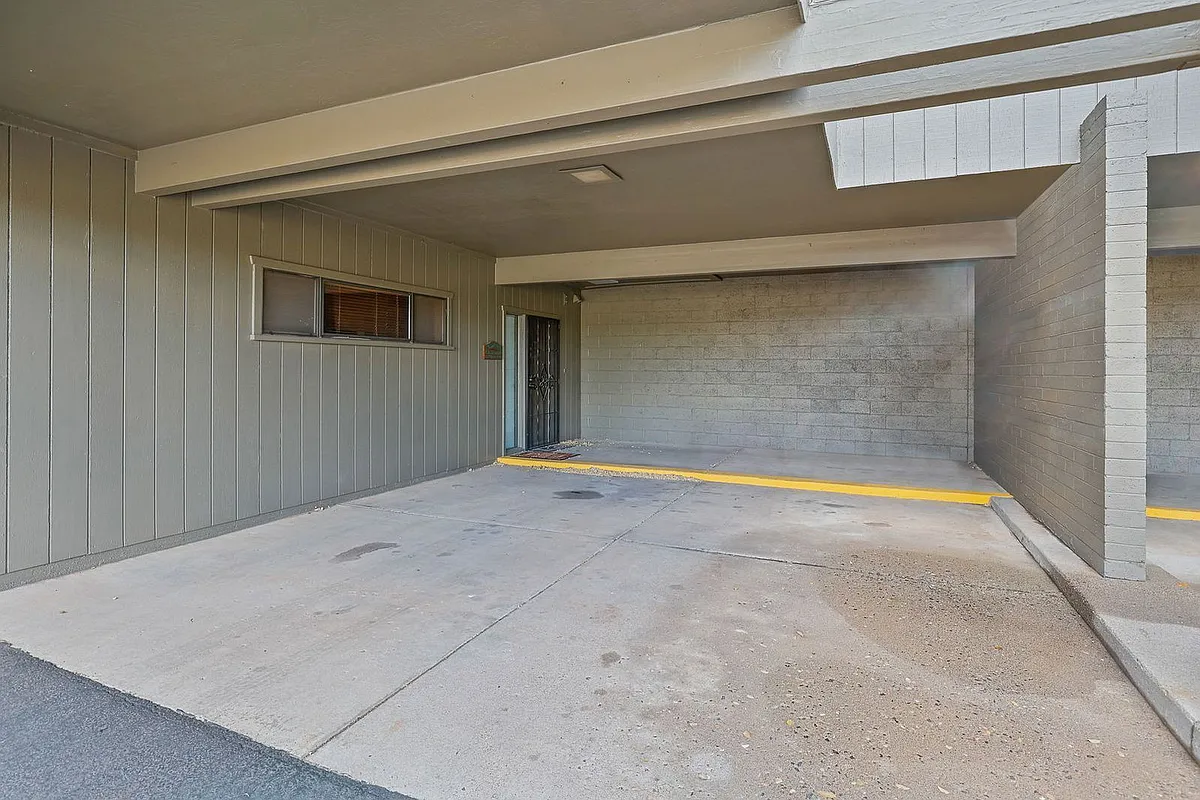 Building Photo - 2650 N Valley View Rd #223