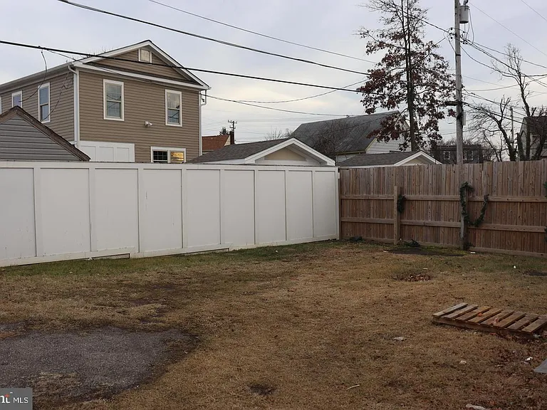 410 Winters Ln — Photo 15