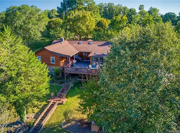 2nd image of 125 Canterbury Dr