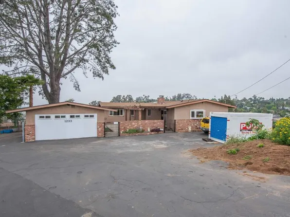1233 Cypress Dr, Vista, CA 92084