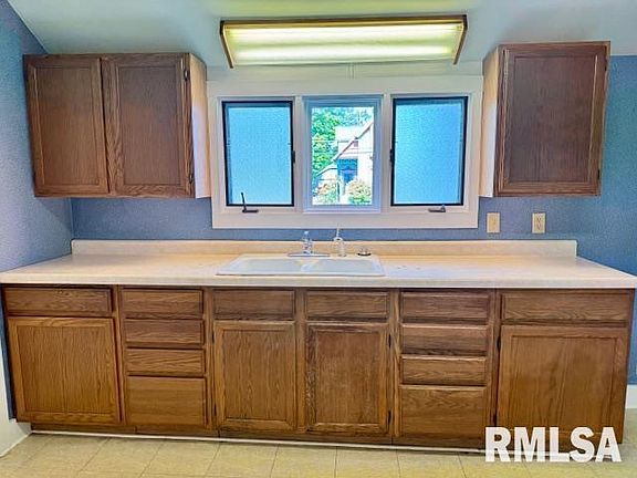 3rd image of 511 Main Ave