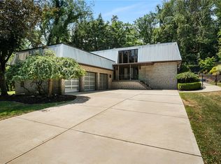 989 Braddock Rd, Pittsburgh, PA 15221