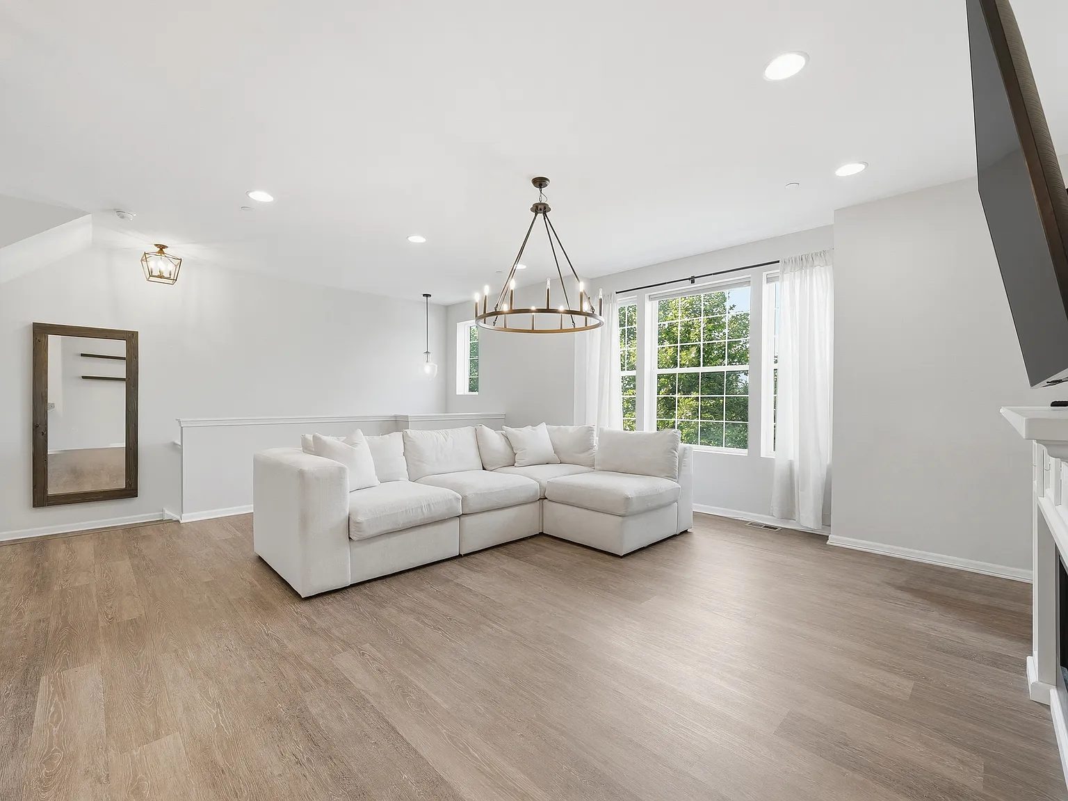 2 bed, 2.5 bath, 2060 sqft, $3,400 — Photo 3