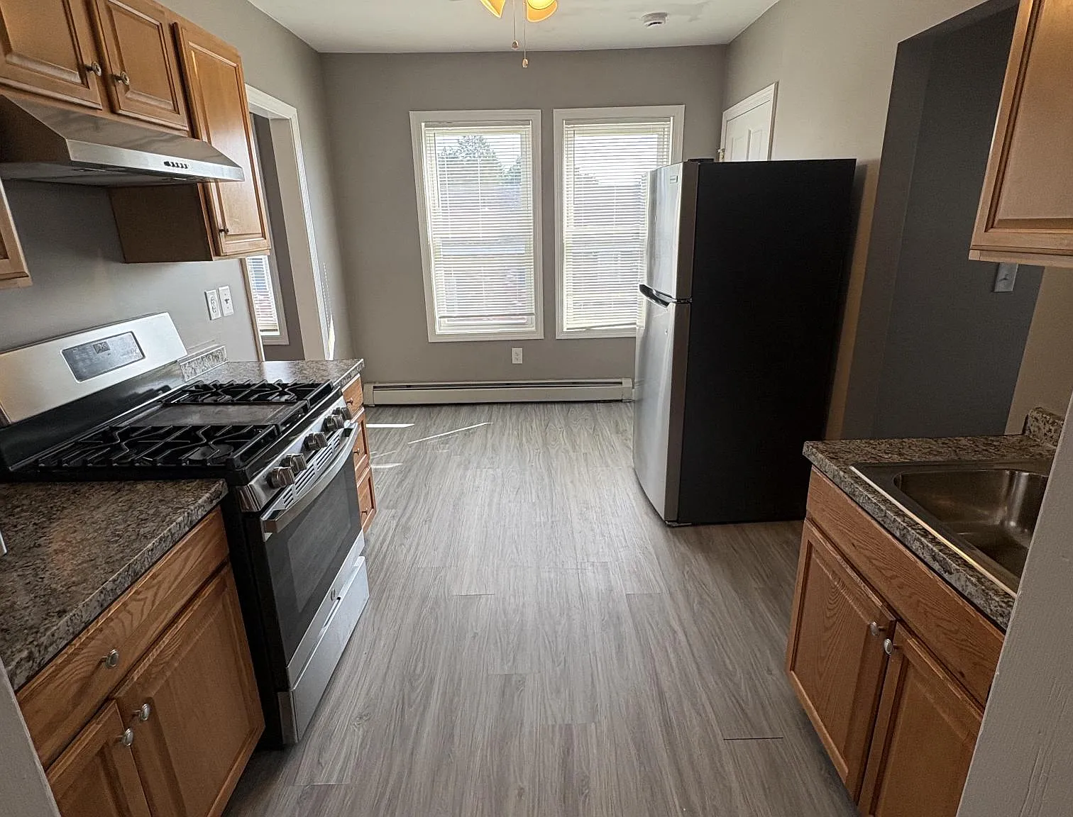3 bed, 1100 sqft, $3,150 — Photo 3