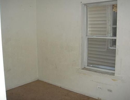 4th image of 4120 W Potomac Ave