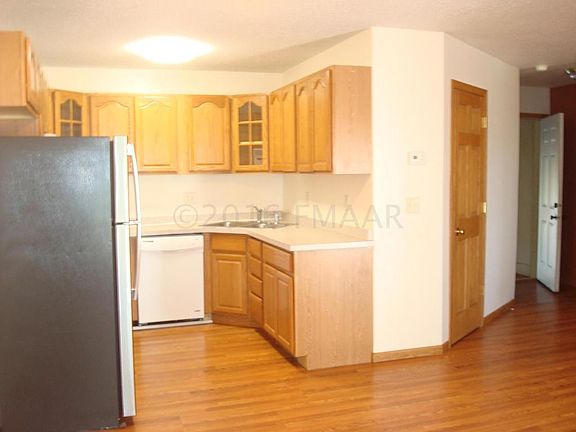 3rd image of 946 4th Ave W