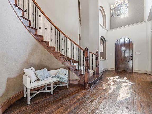 4th image of 10853 Southbury Ln