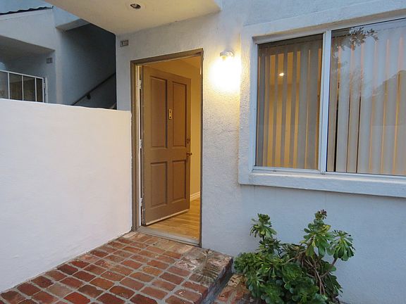 4th image of 18547 Collins St APT B14