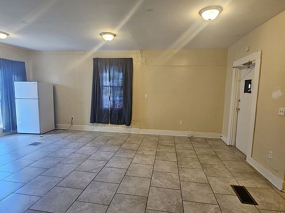 5th image of 122 Derby Ave #L1