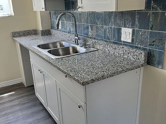 5th image of 2554 1st St #3