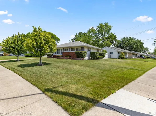 420 Lytle Pl, Garden City, MI 48135