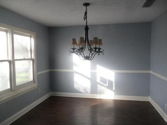4th image of 104 Meadowbrook Dr