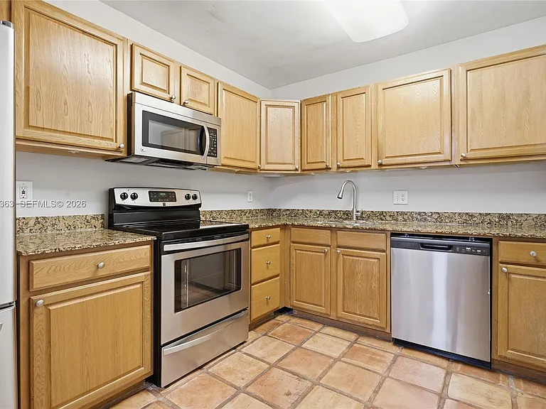 2500 Parkview Dr #415 — Photo 10