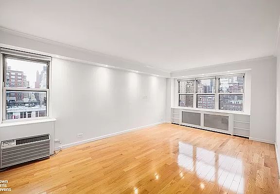 3rd image of 166 E 35th St APT 16B