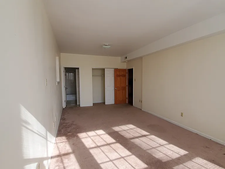 5788 Pershing Ave #3W — Photo 12