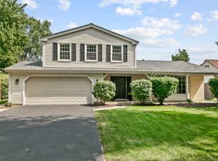 1554 Chickasaw Dr, Naperville, IL 60563