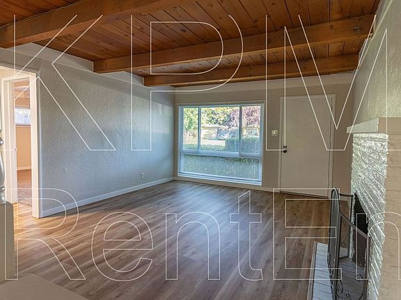 5th image of 1545 Douglas Rd