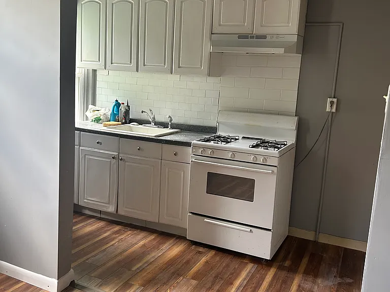 232 Laveer St — Photo 5