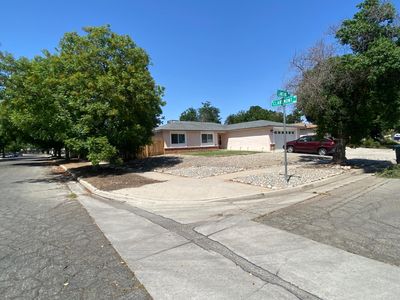 5815 E Lansing Way, Fresno, CA, 93727