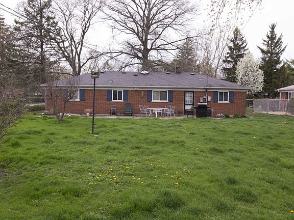 3rd image of 911 Highland Ln