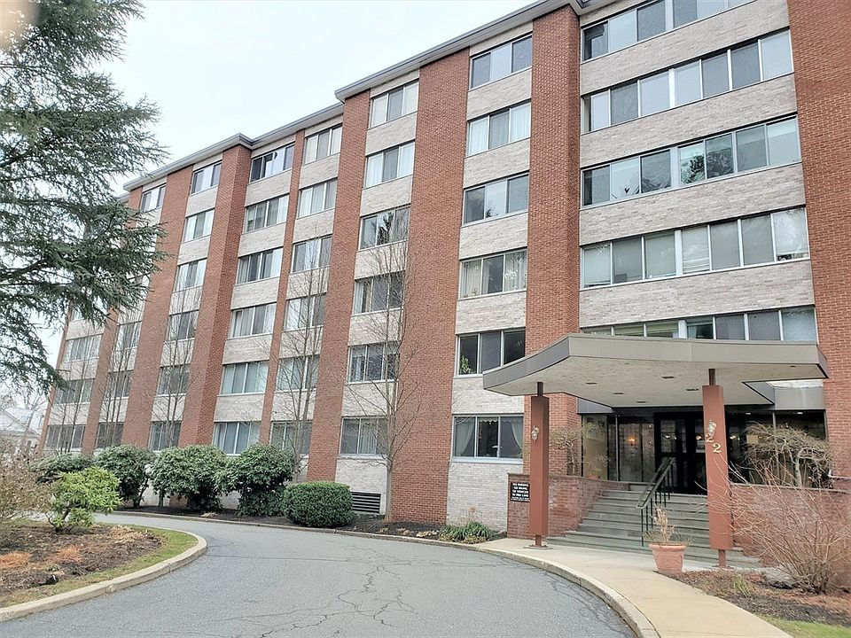 1st image of 22 Chestnut Pl APT 316