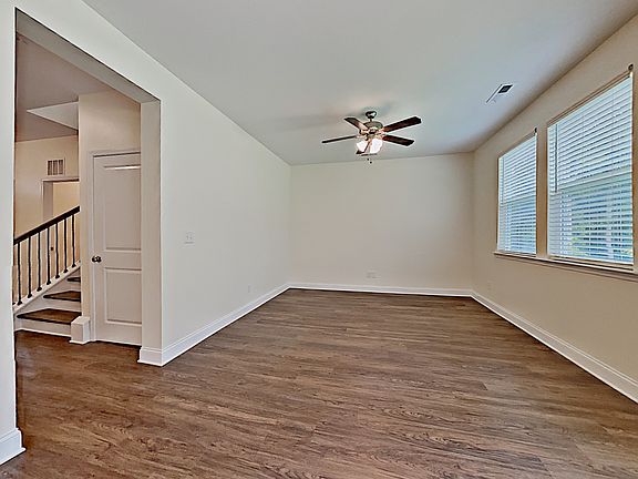 3rd image of 440 Bluewater Cir
