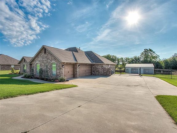 2nd image of 15420 Coral Creek Ln