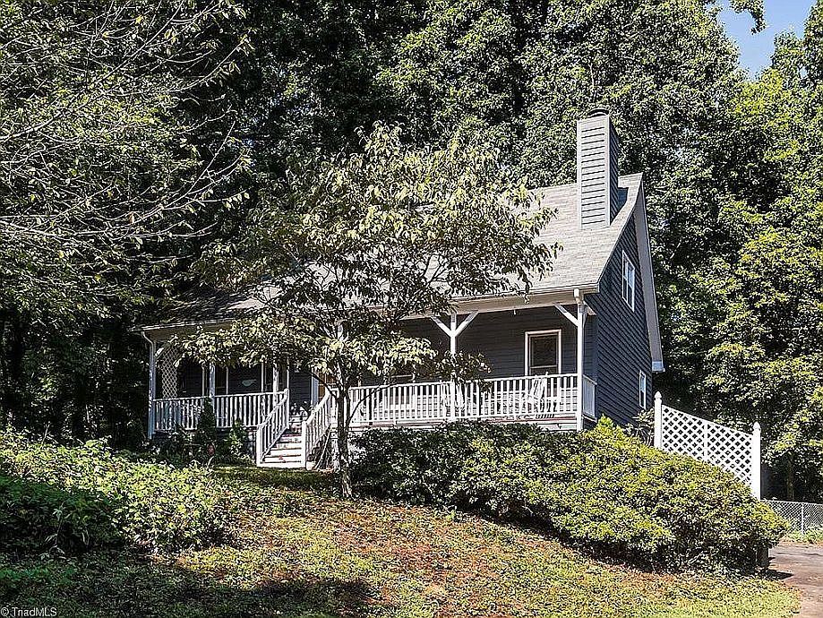 2nd image of 2654 Wyman Rd