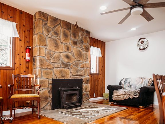 4th image of 92 Cottage Ln