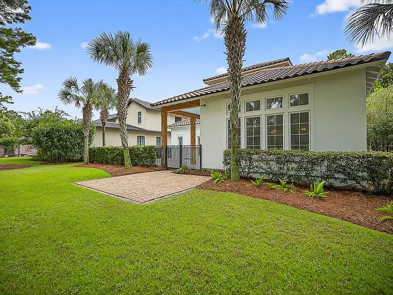 3161 Club Dr — Photo 47