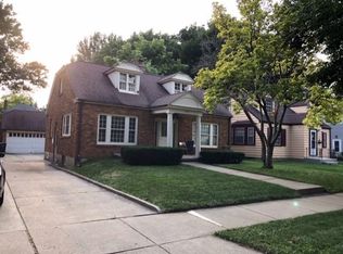 1038 Cedar Ave, Elgin, IL 60120