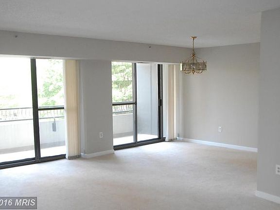 4th image of 1300 Crystal Dr APT 601S