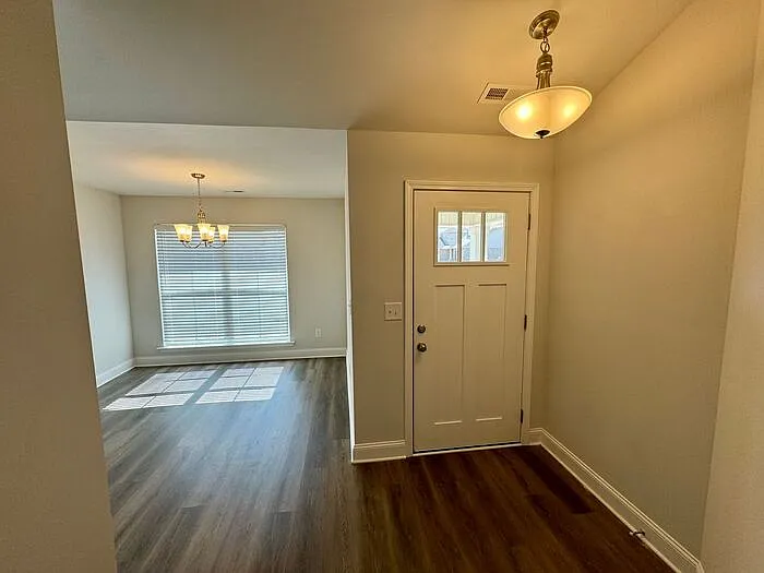 272 Abercorn Dr — Photo 5