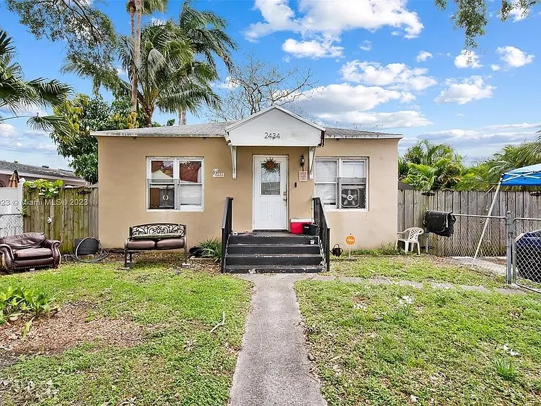 2434 McKinley St — Photo 3