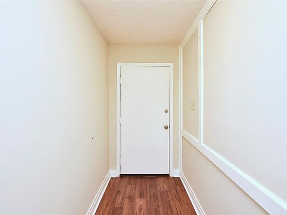 Fresh paint, notice the picture frame molding!