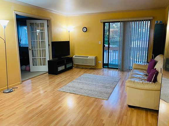 4th image of 900 N Lakeside Dr APT 2C