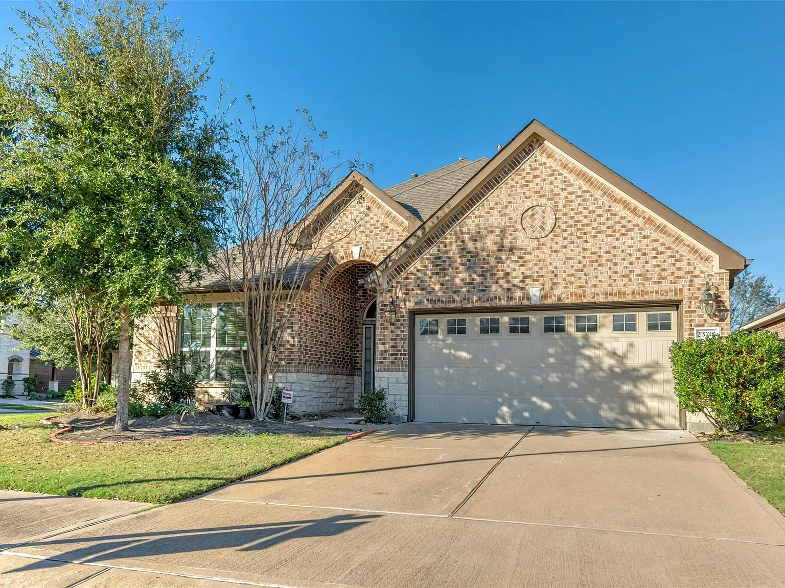 4 bed, 3.0 bath, 2210 sqft, $2,500 — Photo 1