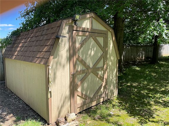 5th image of 523 Garland Pl