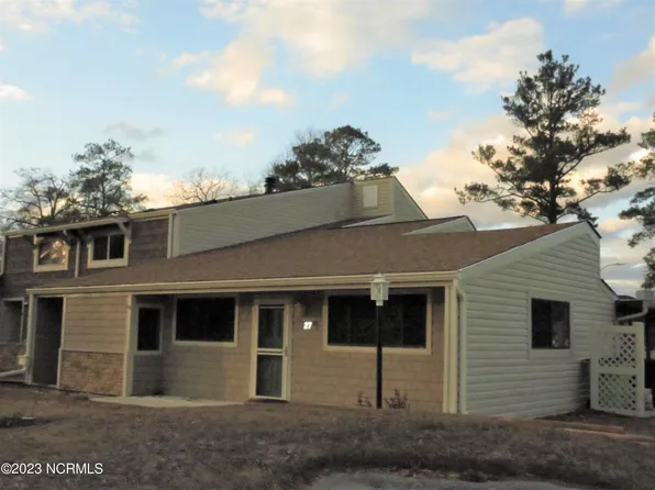 27 Quarterdeck Townes, New Bern, NC 28562