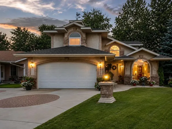 4918 W 53 Avenue Close, Innisfail, AB T4G 1W1