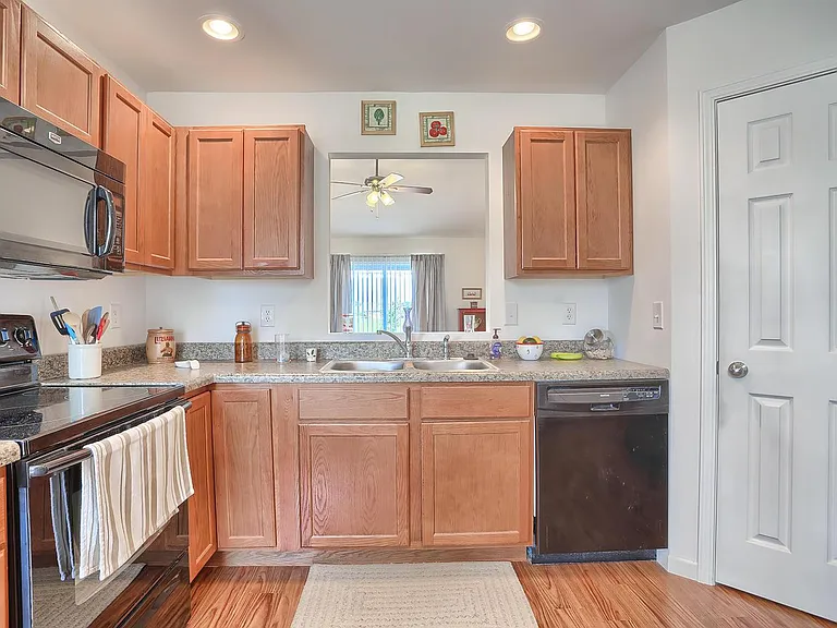 1213 Roberto Rd — Photo 11