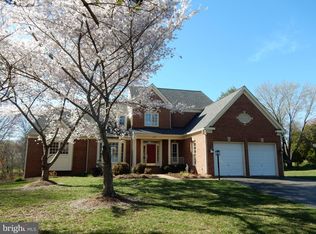 10813 Lockmeade Ct, Great Falls, VA 22066