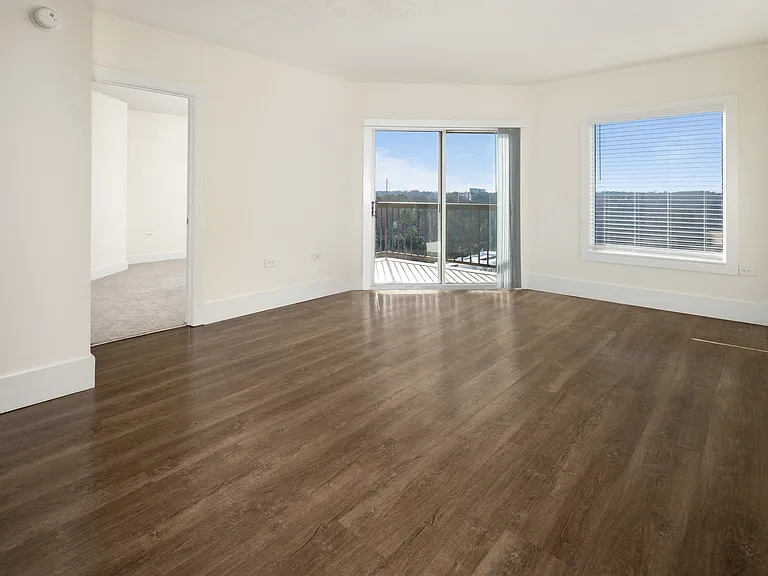 Wesley Townsend Apartments at Buckhead — Photo 9